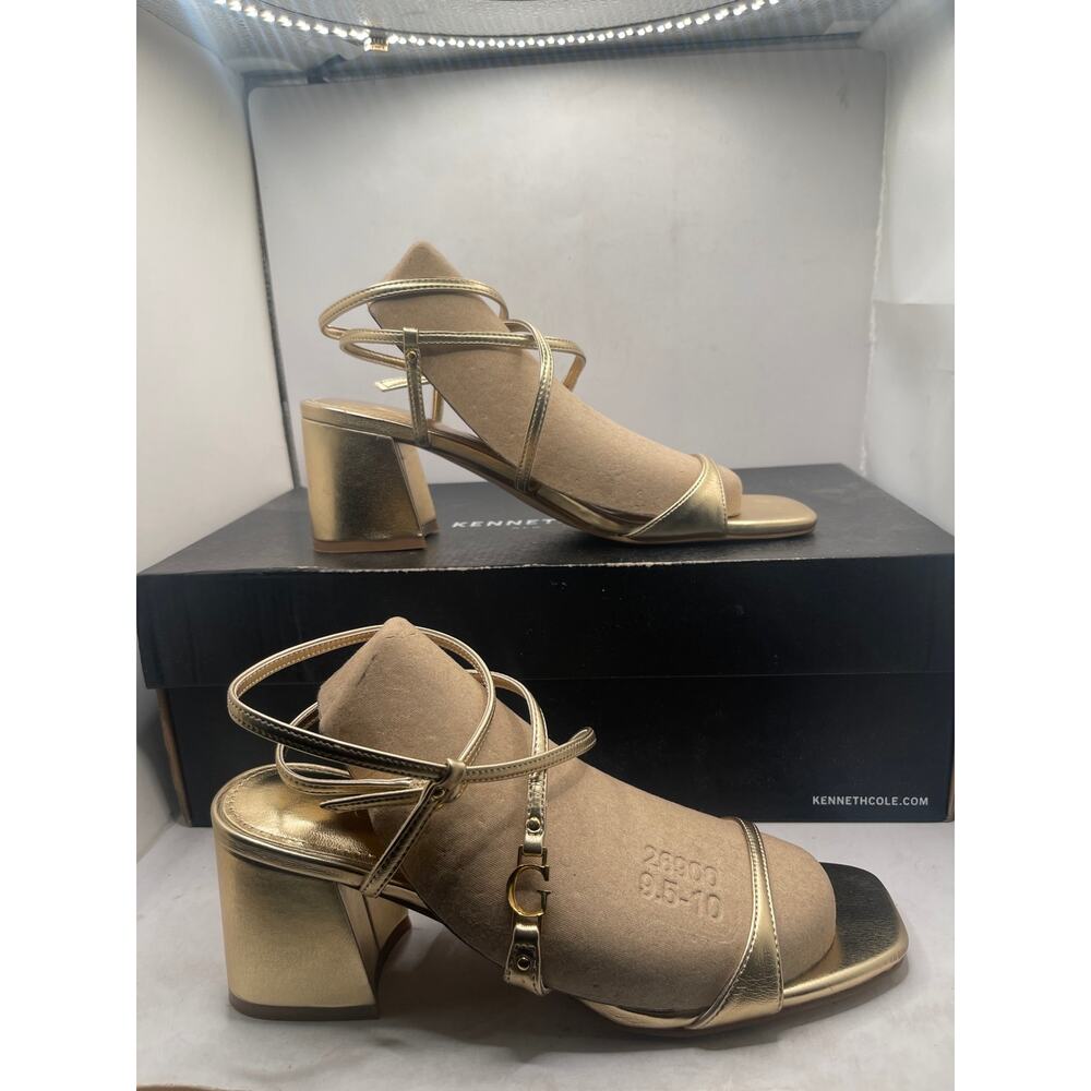 GUESS Women's Galeon Strappy Block Heel Sandals Size 8M